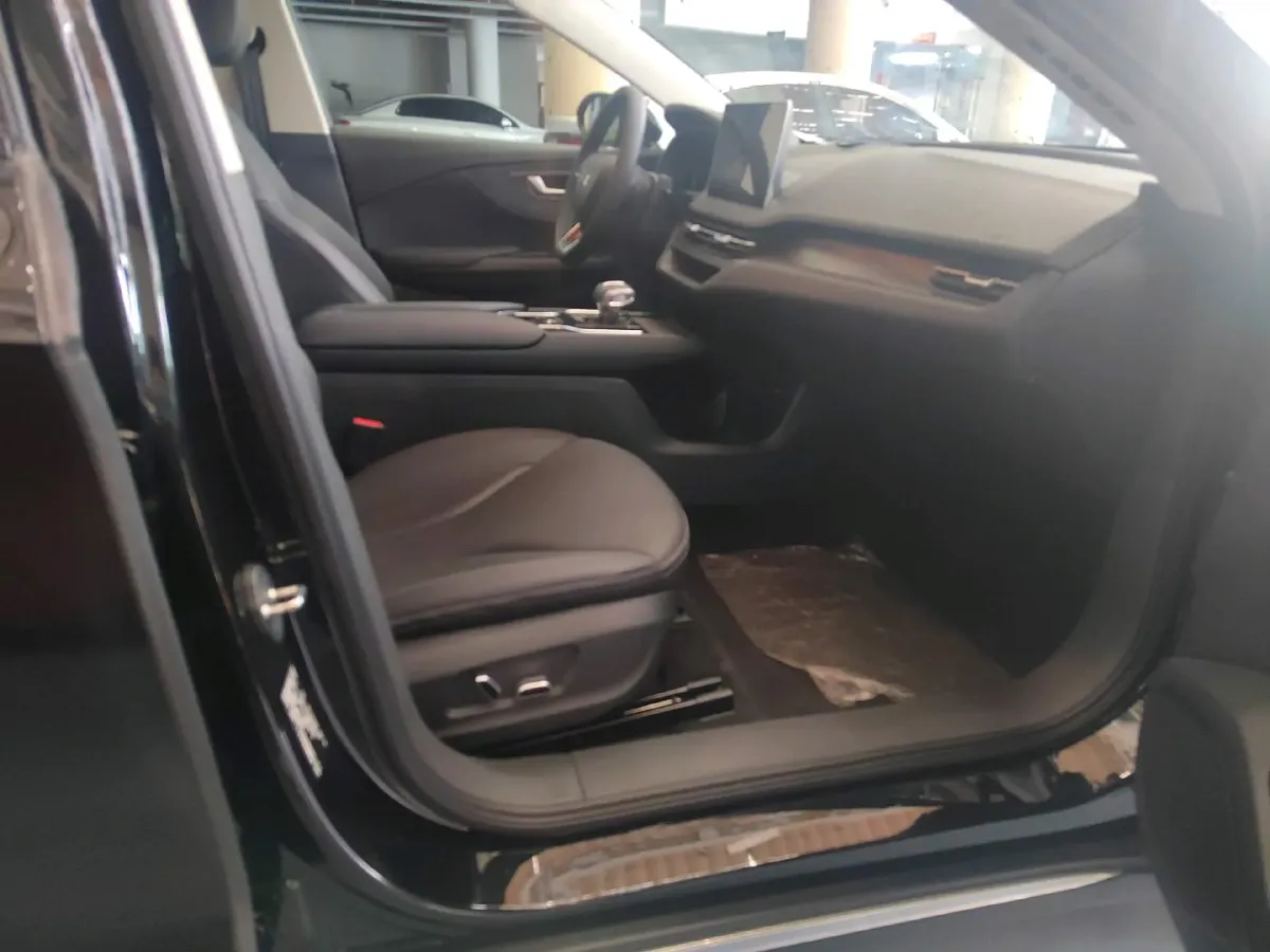 2024 HongQi E-QM5 BEV 60KWH,autocango,china used car exporter,china ev exporter,chinese used car exporter,chinese used ev exporter