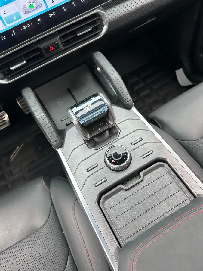 2024 Jetour ShanHai TravellerC-DM 1.5T 156HP L4 3DHT PHEV 43.24KWH,autocango,china used car exporter,china ev exporter,chinese used car exporter,chinese used ev exporter