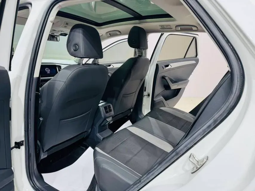 2021 Volkswagen T-Roc 1.4T 150HP L4 7DCT,autocango,china used car exporter,china ev exporter,chinese used car exporter,chinese used ev exporter