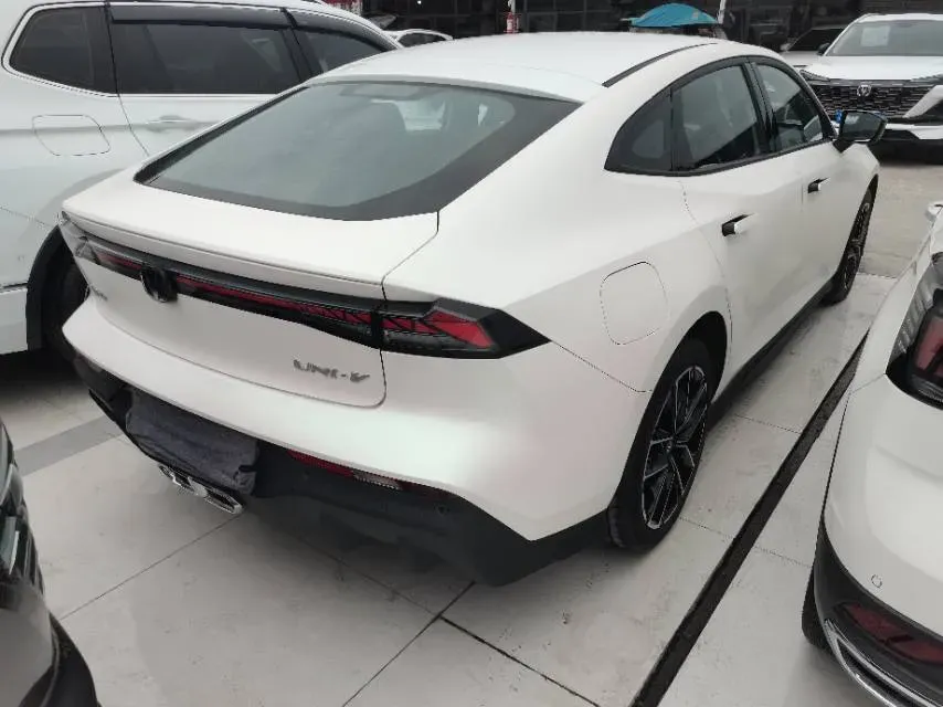 2024 ChangAn UNI-V iDD 1.5L 110HP L4 E-CVT PHEV 18.99KWH,autocango,china used car exporter,china ev exporter,chinese used car exporter,chinese used ev exporter