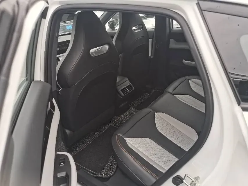 2024 ChangAn UNI-V iDD 1.5L 110HP L4 E-CVT PHEV 18.99KWH,autocango,china used car exporter,china ev exporter,chinese used car exporter,chinese used ev exporter