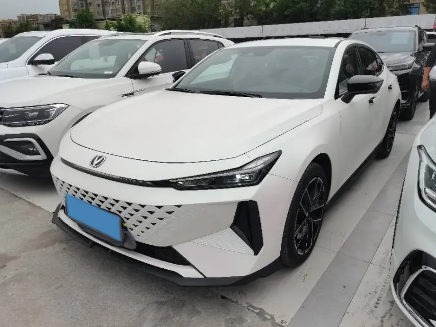 2024 ChangAn UNI-V iDD 1.5L 110HP L4 E-CVT PHEV 18.99KWH,autocango,china used car exporter,china ev exporter,chinese used car exporter,chinese used ev exporter