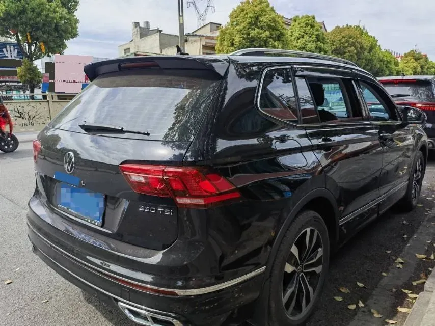 2025 Volkswagen Tiguan L 2.0T 186HP L4 7DCT,autocango,china used car exporter,china ev exporter,chinese used car exporter,chinese used ev exporter