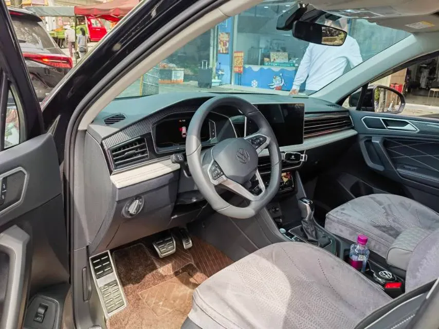 2025 Volkswagen Tiguan L 2.0T 186HP L4 7DCT,autocango,china used car exporter,china ev exporter,chinese used car exporter,chinese used ev exporter