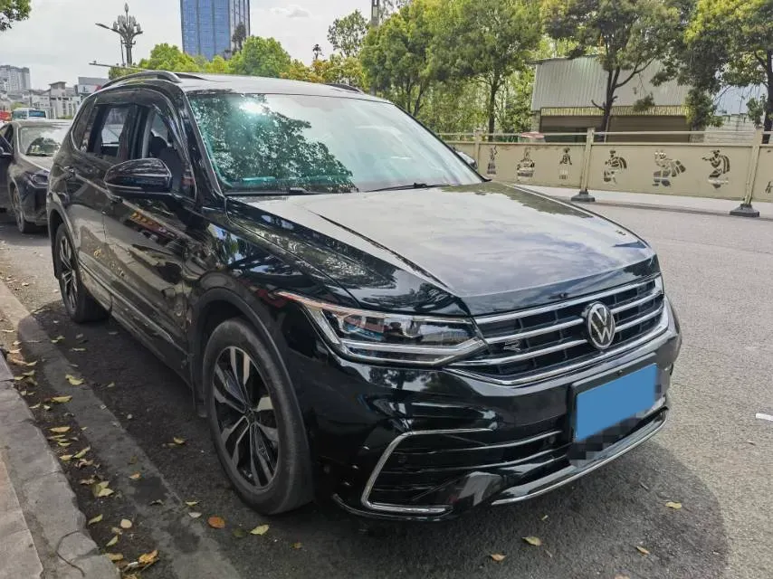 2025 Volkswagen Tiguan L 2.0T 186HP L4 7DCT,autocango,china used car exporter,china ev exporter,chinese used car exporter,chinese used ev exporter