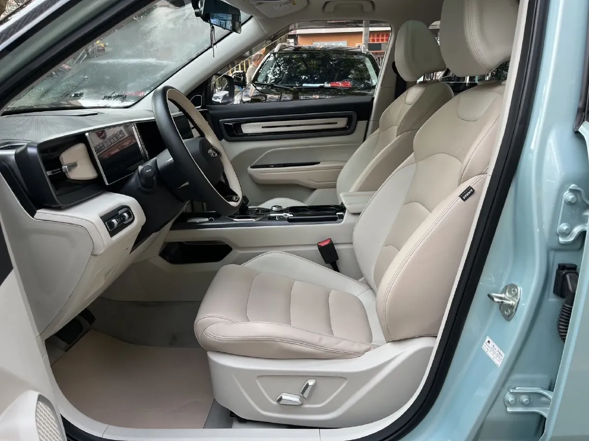 2023 Geely ICON 1.5T 181HP L4 7DCT,autocango,china used car exporter,china ev exporter,chinese used car exporter,chinese used ev exporter