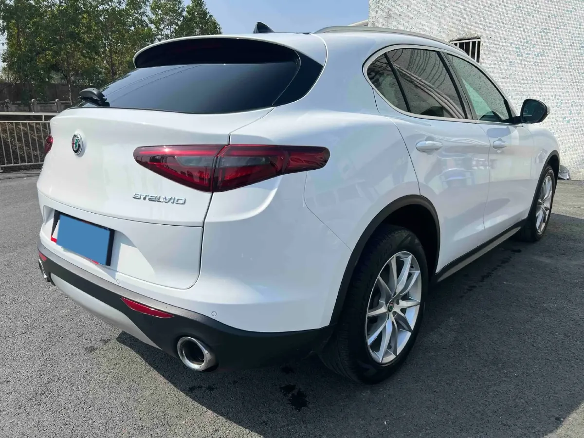 2017 Jaguar XE 2.0T 240HP L4 8AT,autocango,china used car exporter,china ev exporter,chinese used car exporter,chinese used ev exporter