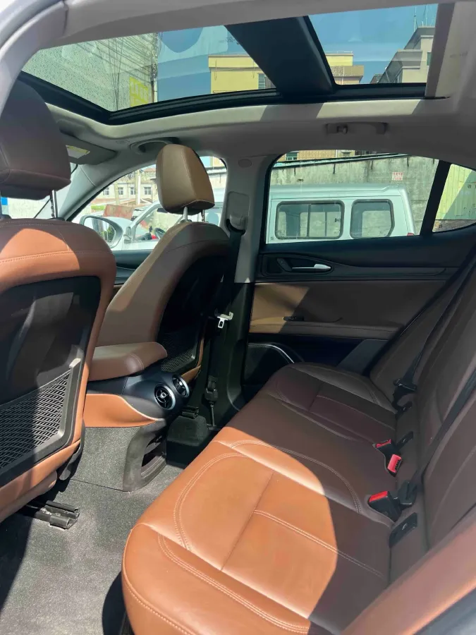 2017 Jaguar XE 2.0T 240HP L4 8AT,autocango,china used car exporter,china ev exporter,chinese used car exporter,chinese used ev exporter