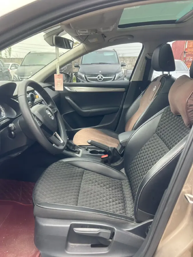 2019 Skoda Octavia 1.5L 116HP L4 6AT,autocango,china used car exporter,china ev exporter,chinese used car exporter,chinese used ev exporter