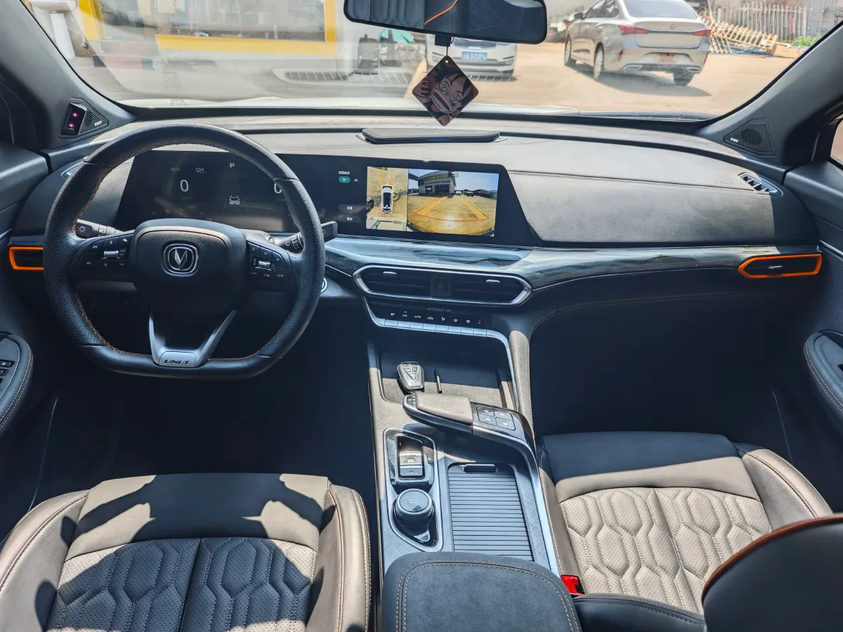 2022 ChangAn UNI-T 1.5T 188HP L4 7DCT,autocango,china used car exporter,china ev exporter,chinese used car exporter,chinese used ev exporter