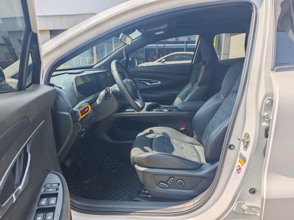 2022 ChangAn UNI-T 1.5T 188HP L4 7DCT,autocango,china used car exporter,china ev exporter,chinese used car exporter,chinese used ev exporter