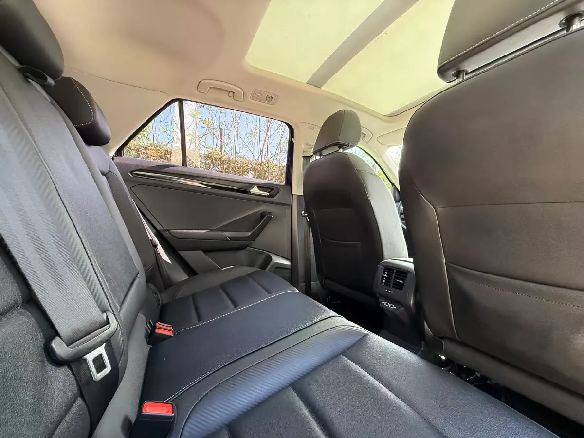 2022 Volkswagen T-Roc 1.4T 150HP L4 7DCT,autocango,china used car exporter,china ev exporter,chinese used car exporter,chinese used ev exporter