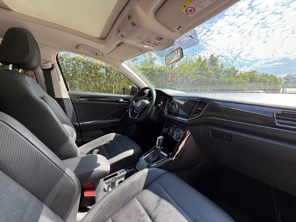 2022 Volkswagen T-Roc 1.4T 150HP L4 7DCT,autocango,china used car exporter,china ev exporter,chinese used car exporter,chinese used ev exporter