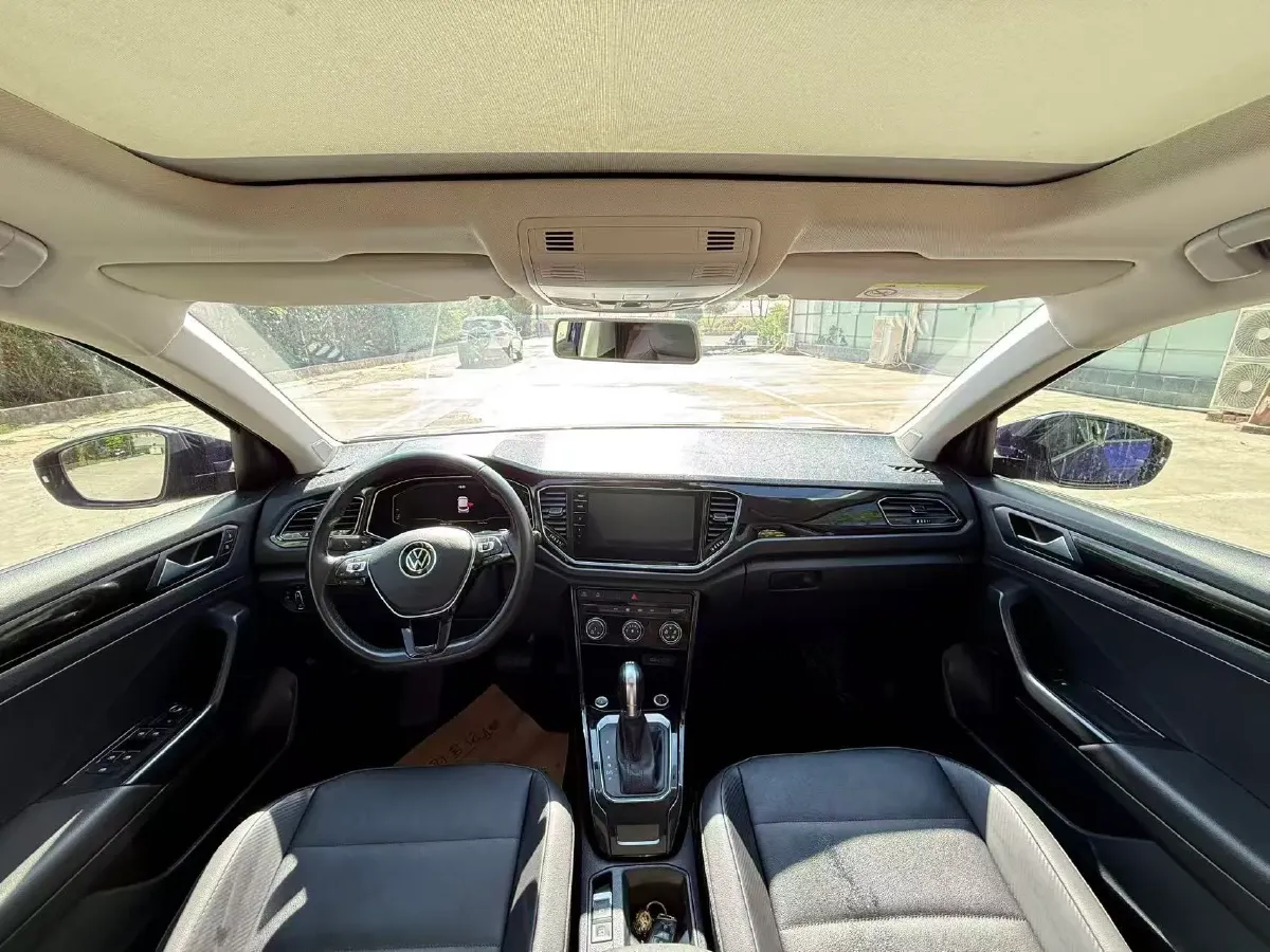 2022 Volkswagen T-Roc 1.4T 150HP L4 7DCT,autocango,china used car exporter,china ev exporter,chinese used car exporter,chinese used ev exporter