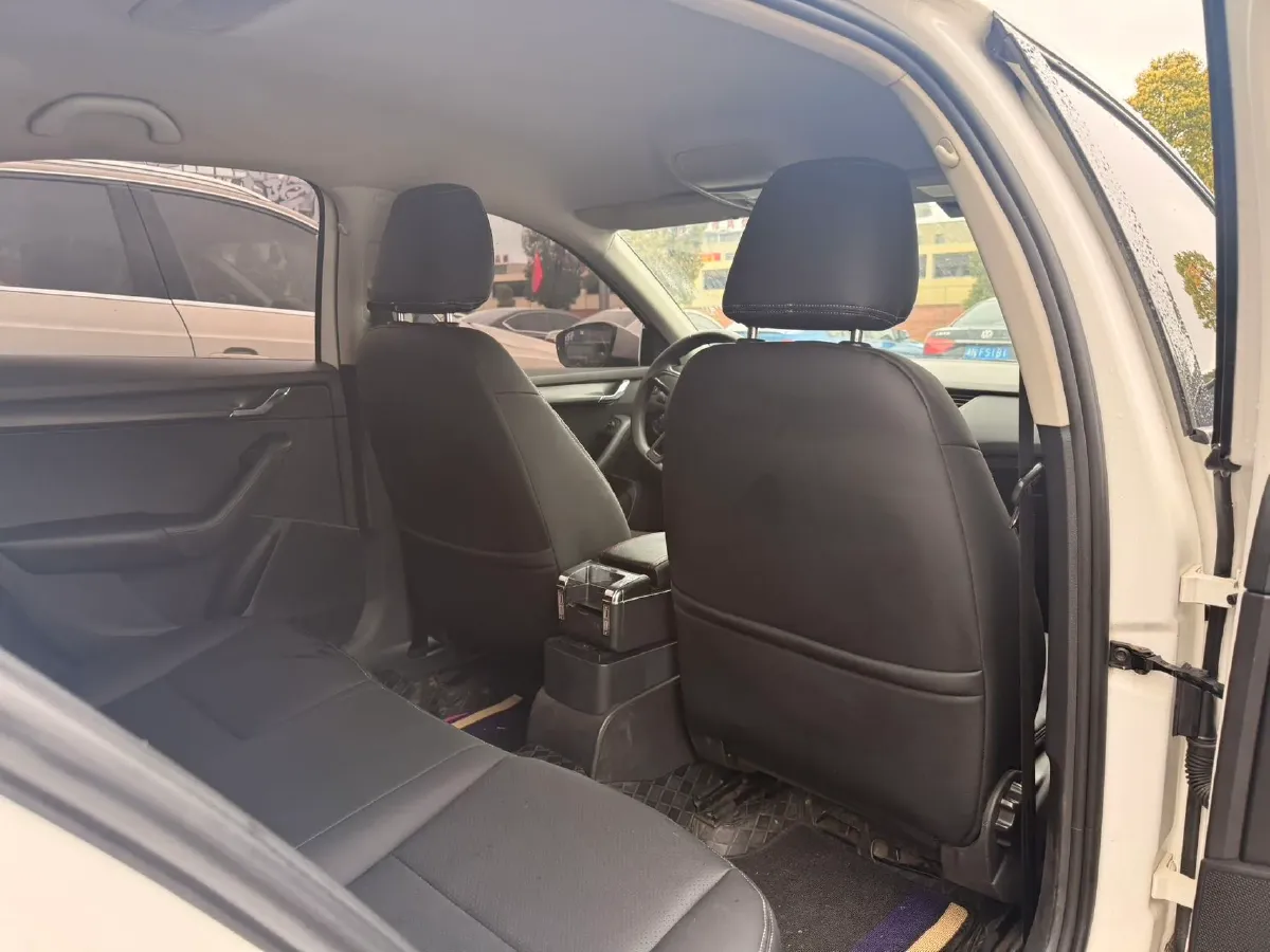 2017 Skoda Octavia 1.6L 110HP L4 6AT,autocango,china used car exporter,china ev exporter,chinese used car exporter,chinese used ev exporter