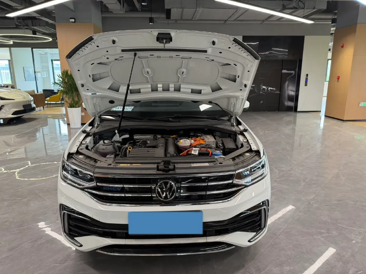 2023 Volkswagen Tiguan L 1.4T 150HP L4 6DCT PHEV 13KWH,autocango,china used car exporter,china ev exporter,chinese used car exporter,chinese used ev exporter