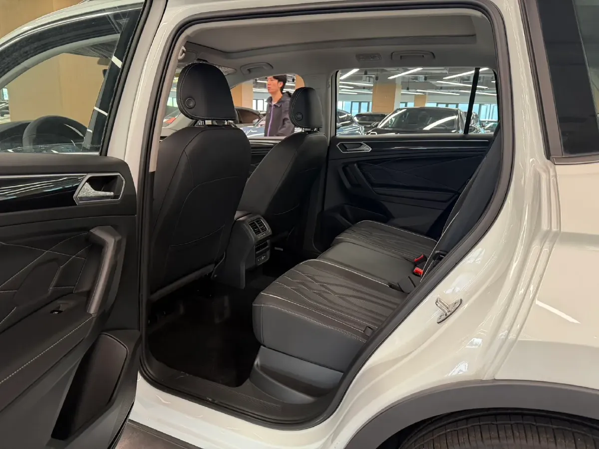 2023 Volkswagen Tiguan L 1.4T 150HP L4 6DCT PHEV 13KWH,autocango,china used car exporter,china ev exporter,chinese used car exporter,chinese used ev exporter