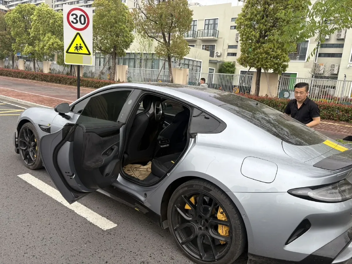 2025 MI SU7 Ultra BEV 93.7KWH,autocango,china used car exporter,china ev exporter,chinese used car exporter,chinese used ev exporter