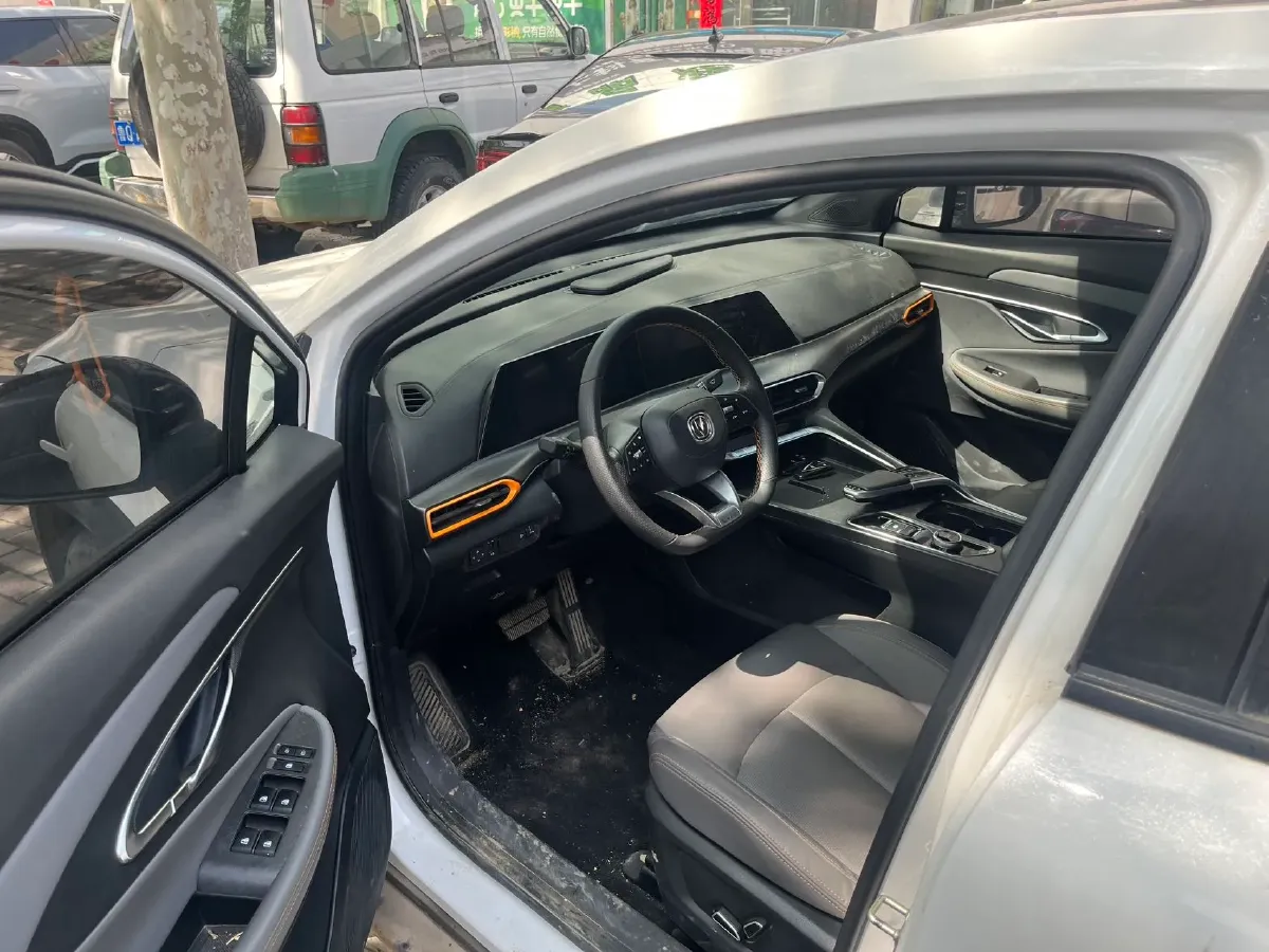 2022 ChangAn UNI-T 1.5T 188HP L4 7DCT,autocango,china used car exporter,china ev exporter,chinese used car exporter,chinese used ev exporter