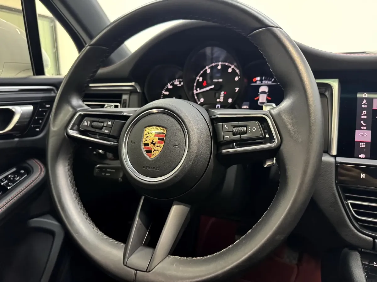 2022 Porsche Macan 2.0T 265HP L4 7DCT,autocango,china used car exporter,china ev exporter,chinese used car exporter,chinese used ev exporter