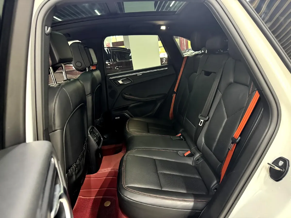 2022 Porsche Macan 2.0T 265HP L4 7DCT,autocango,china used car exporter,china ev exporter,chinese used car exporter,chinese used ev exporter