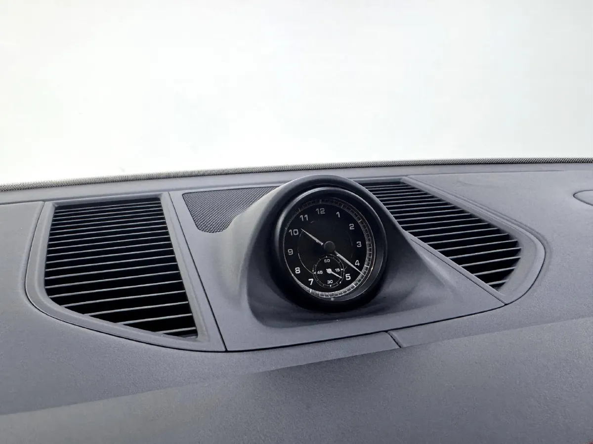 2022 Porsche Macan 2.0T 265HP L4 7DCT,autocango,china used car exporter,china ev exporter,chinese used car exporter,chinese used ev exporter