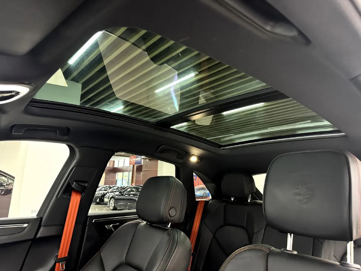 2022 Porsche Macan 2.0T 265HP L4 7DCT,autocango,china used car exporter,china ev exporter,chinese used car exporter,chinese used ev exporter