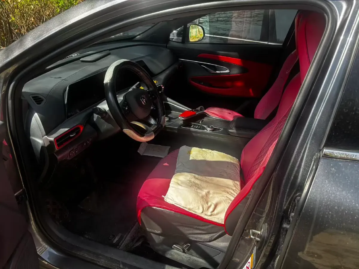 2022 ChangAn UNI-T 2.0T 233HP L4 8AT,autocango,china used car exporter,china ev exporter,chinese used car exporter,chinese used ev exporter