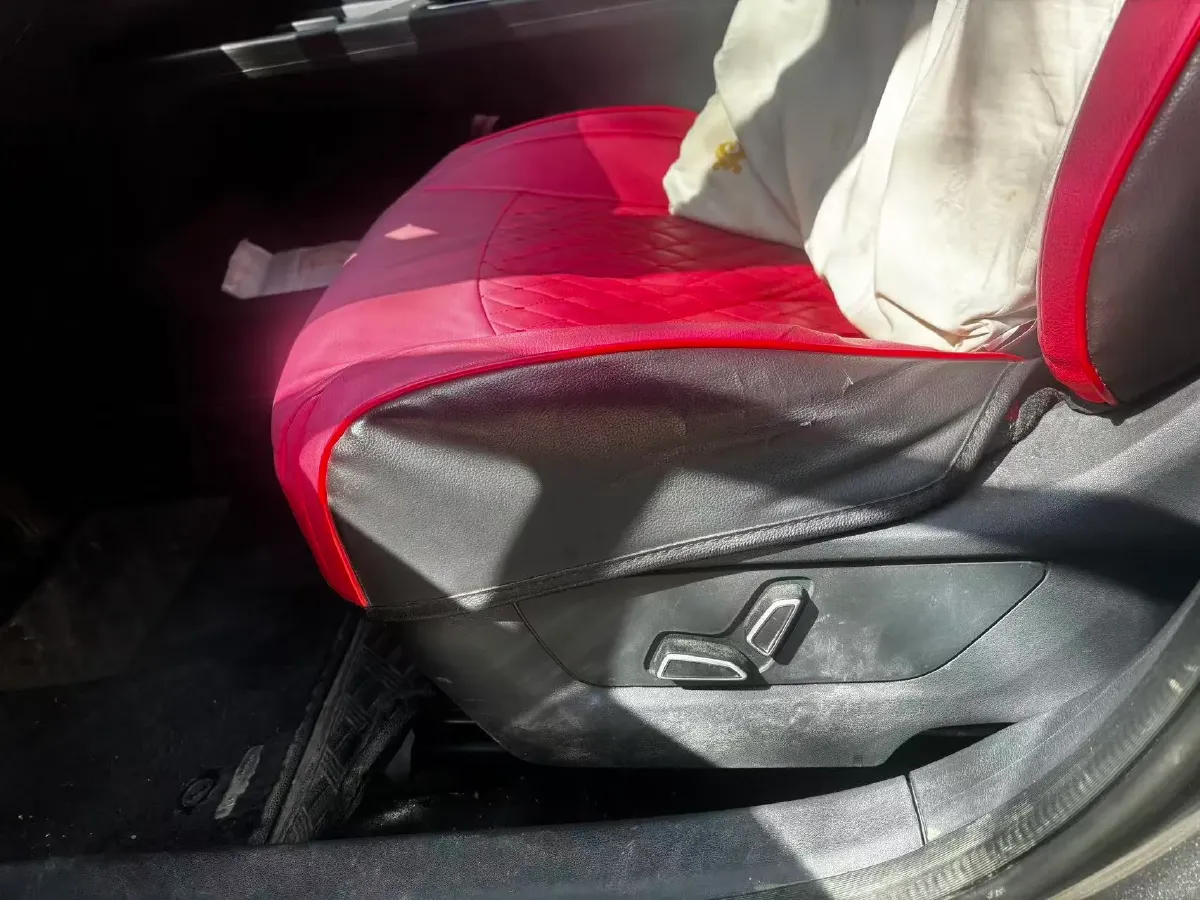 2022 ChangAn UNI-T 2.0T 233HP L4 8AT,autocango,china used car exporter,china ev exporter,chinese used car exporter,chinese used ev exporter