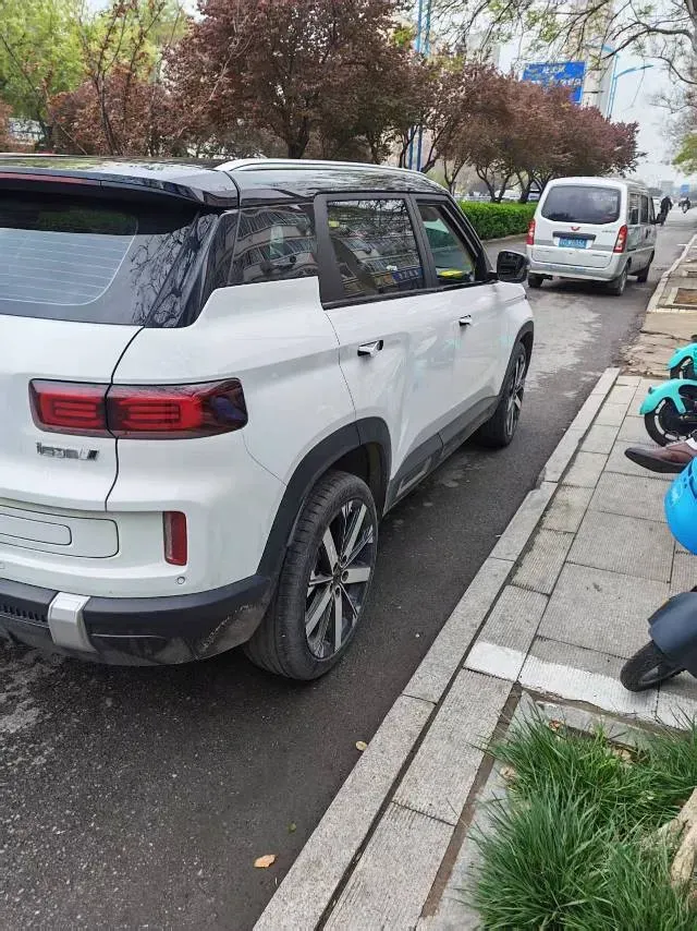 2023 Geely ICON 1.5T 181HP L4 7DCT,autocango,china used car exporter,china ev exporter,chinese used car exporter,chinese used ev exporter