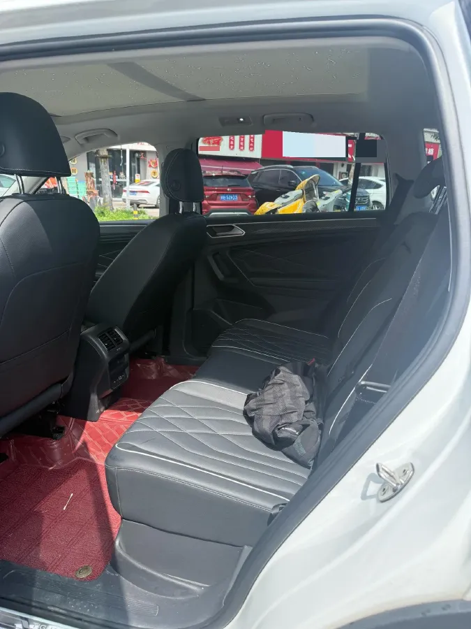 2024 Volkswagen Tiguan L 2.0T 186HP L4 7DCT,autocango,china used car exporter,china ev exporter,chinese used car exporter,chinese used ev exporter