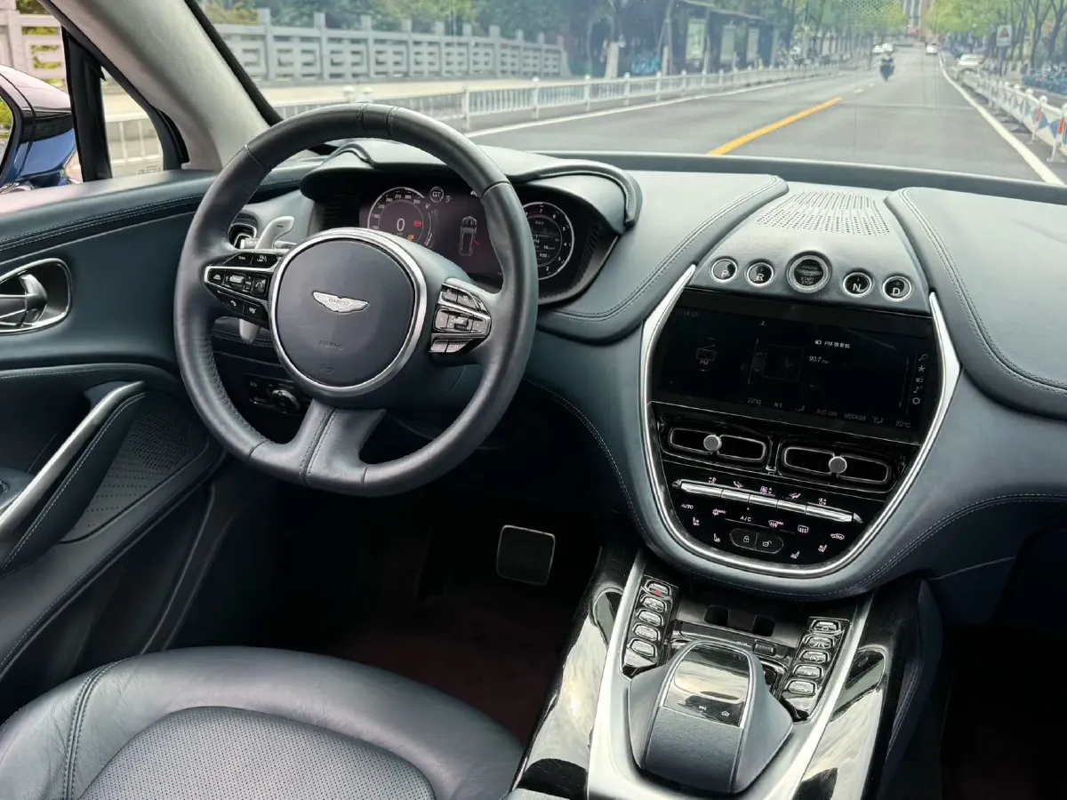 2020 Aston Martin DBX 4.0T 550HP V8 9AT,autocango,china used car exporter,china ev exporter,chinese used car exporter,chinese used ev exporter