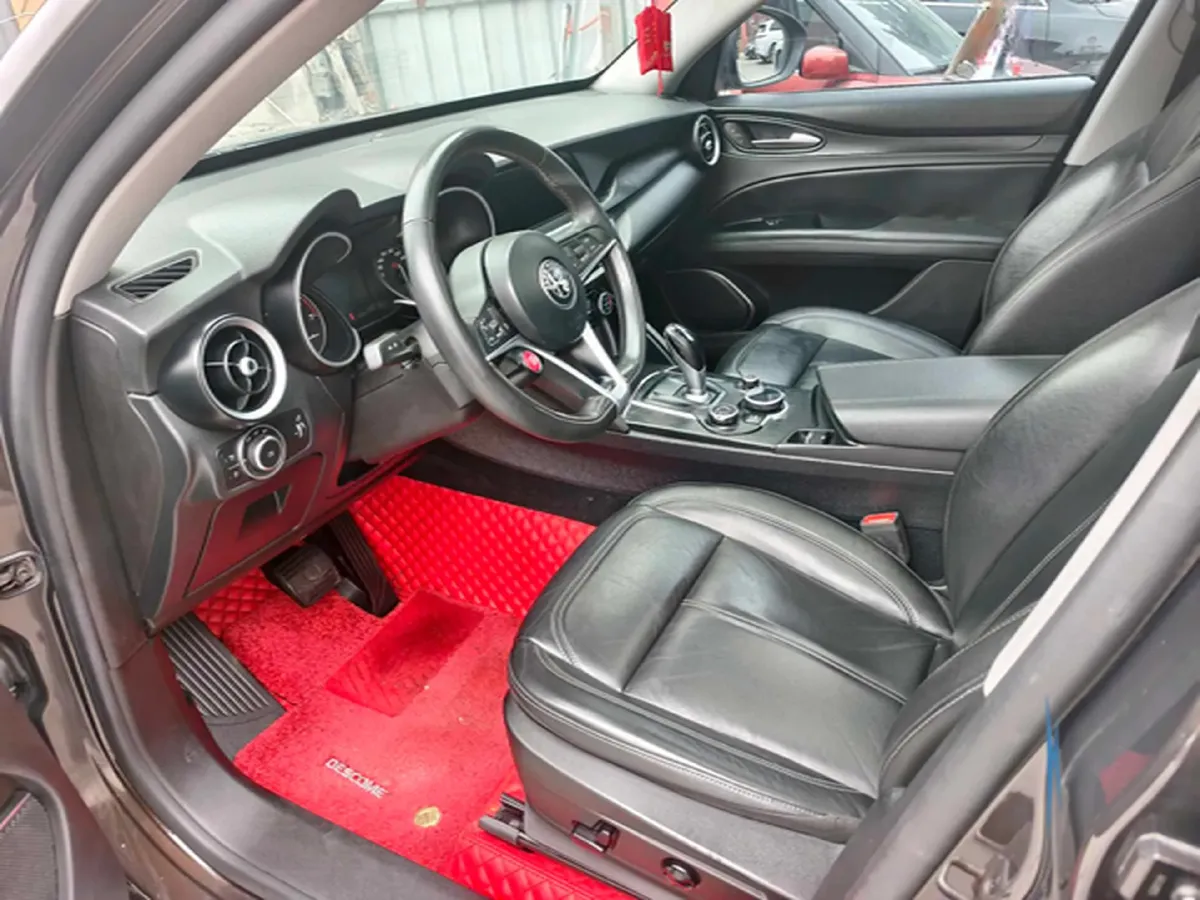 2017 Alfa Romeo Stelvio 2.0T 200HP L4 8AT,autocango,china used car exporter,china ev exporter,chinese used car exporter,chinese used ev exporter