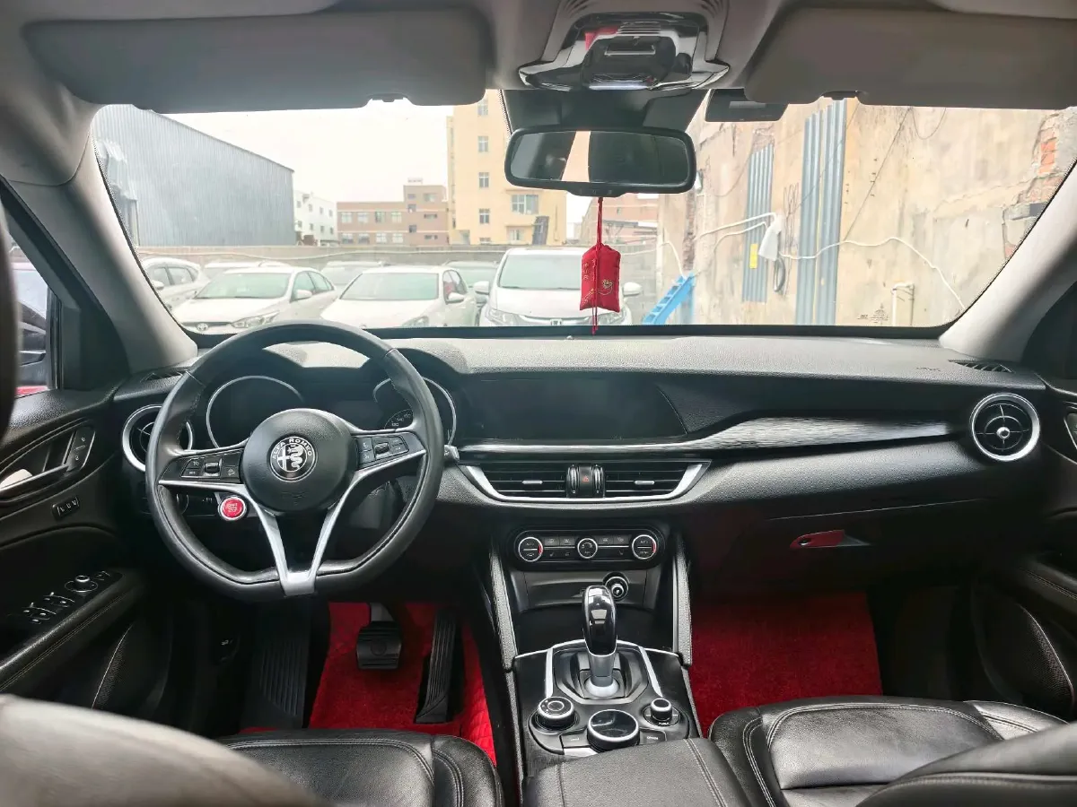 2017 Alfa Romeo Stelvio 2.0T 200HP L4 8AT,autocango,china used car exporter,china ev exporter,chinese used car exporter,chinese used ev exporter