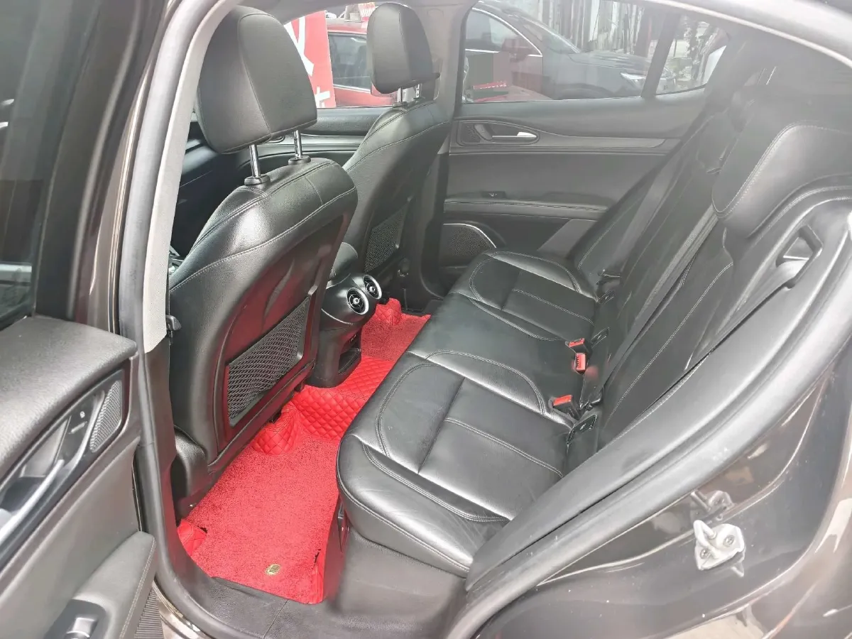 2017 Alfa Romeo Stelvio 2.0T 200HP L4 8AT,autocango,china used car exporter,china ev exporter,chinese used car exporter,chinese used ev exporter