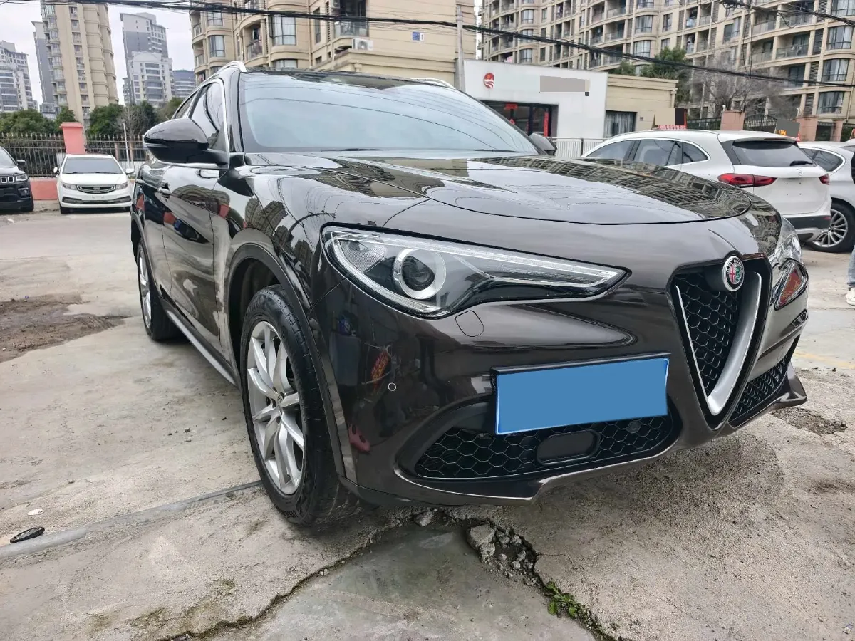 2017 Alfa Romeo Stelvio 2.0T 200HP L4 8AT,autocango,china used car exporter,china ev exporter,chinese used car exporter,chinese used ev exporter