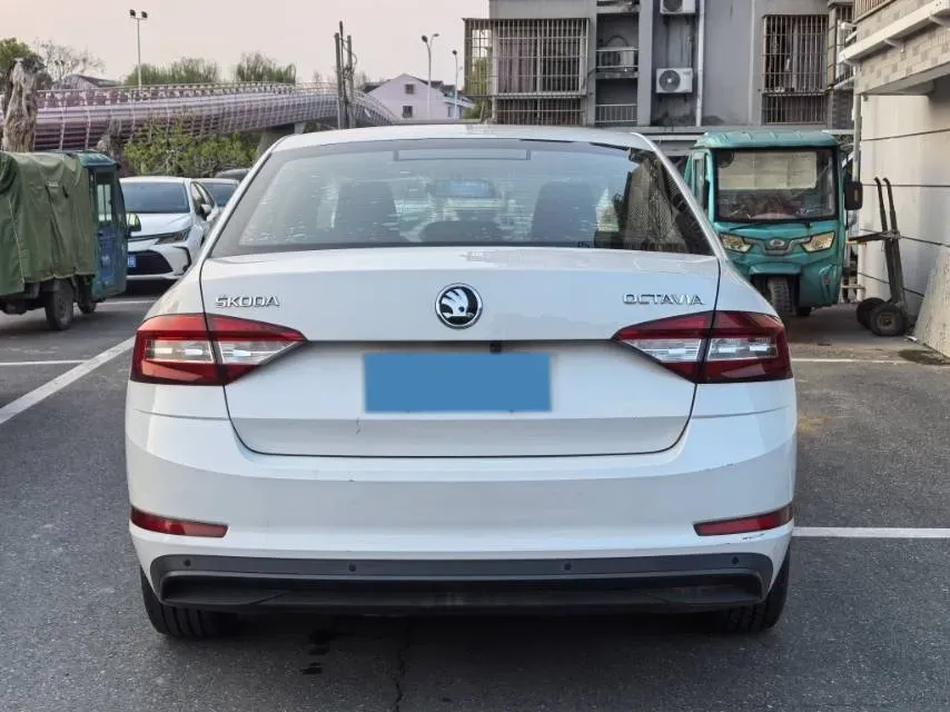 2019 Skoda Octavia 1.5L 116HP L4 6AT,autocango,china used car exporter,china ev exporter,chinese used car exporter,chinese used ev exporter