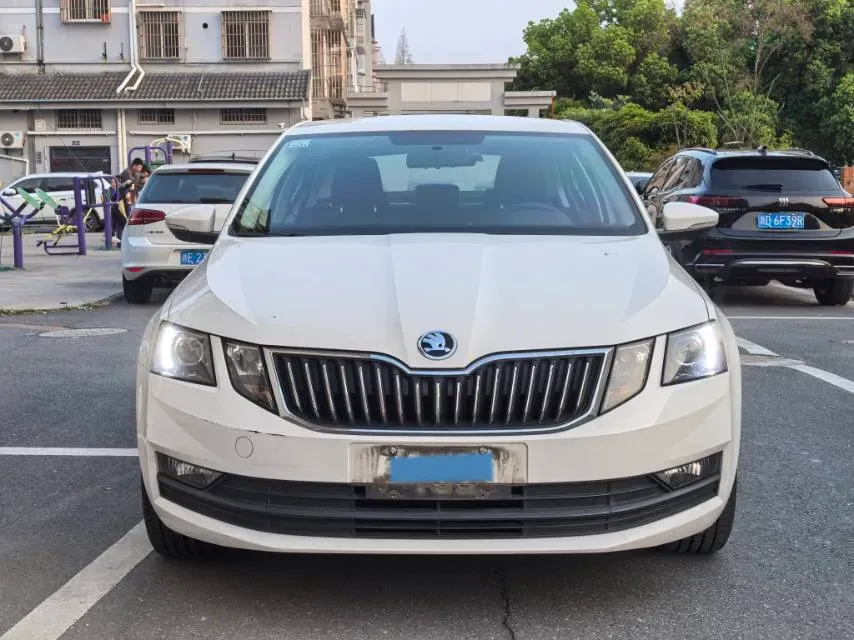 2019 Skoda Octavia 1.5L 116HP L4 6AT,autocango,china used car exporter,china ev exporter,chinese used car exporter,chinese used ev exporter