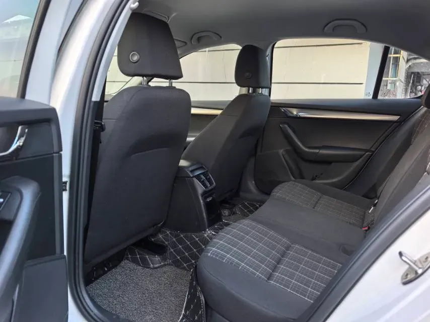 2019 Skoda Octavia 1.5L 116HP L4 6AT,autocango,china used car exporter,china ev exporter,chinese used car exporter,chinese used ev exporter