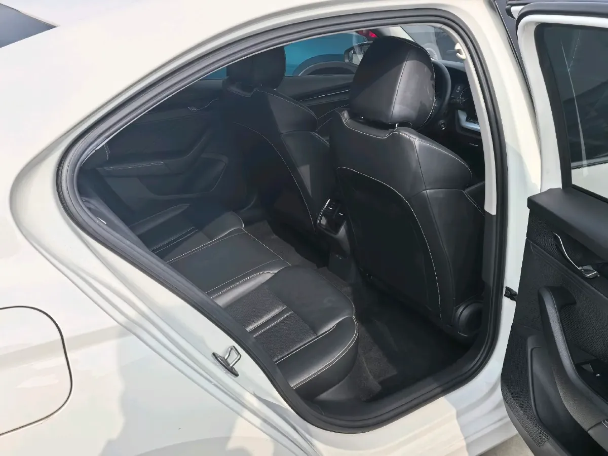 2022 Skoda Octavia 1.4T 150HP L4 7DCT,autocango,china used car exporter,china ev exporter,chinese used car exporter,chinese used ev exporter