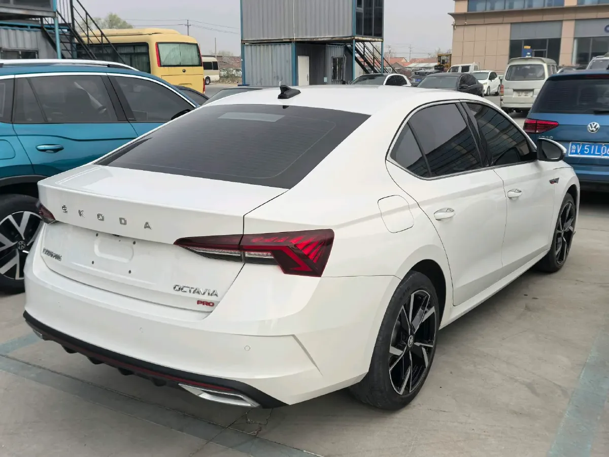 2022 Skoda Octavia 1.4T 150HP L4 7DCT,autocango,china used car exporter,china ev exporter,chinese used car exporter,chinese used ev exporter