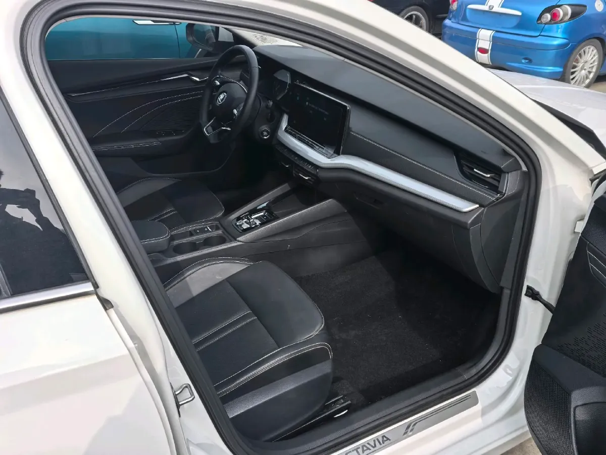 2022 Skoda Octavia 1.4T 150HP L4 7DCT,autocango,china used car exporter,china ev exporter,chinese used car exporter,chinese used ev exporter