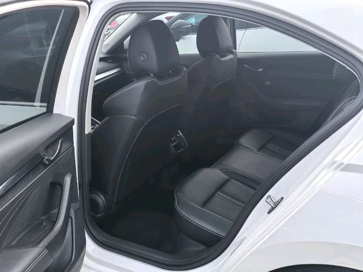 2022 Skoda Octavia 1.4T 150HP L4 7DCT,autocango,china used car exporter,china ev exporter,chinese used car exporter,chinese used ev exporter