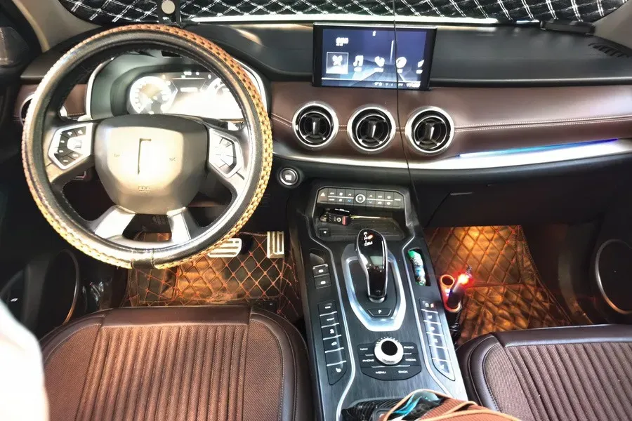 2018 WEY VV6 2.0T 197HP L4 7DCT,autocango,china used car exporter,china ev exporter,chinese used car exporter,chinese used ev exporter