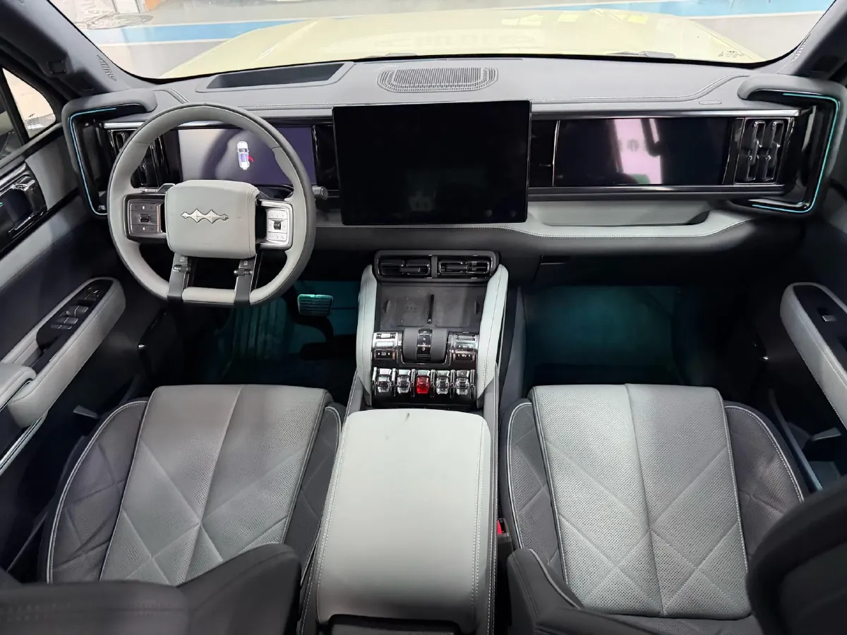 2025 FangChengBao Bao 5 1.5T 194HP L4 E-CVT PHEV 31.8KWH,autocango,china used car exporter,china ev exporter,chinese used car exporter,chinese used ev exporter