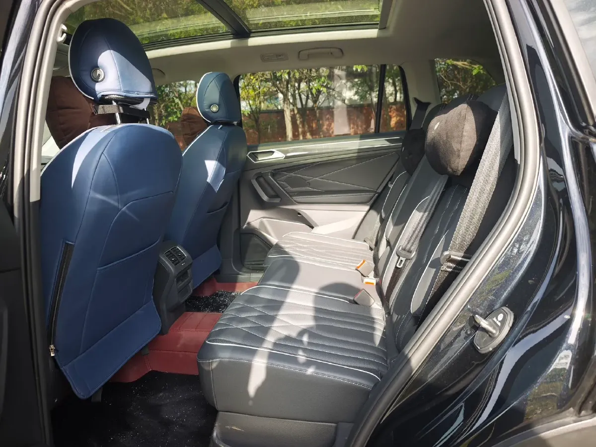 2023 Volkswagen Tiguan L 2.0T 186HP L4 7DCT,autocango,china used car exporter,china ev exporter,chinese used car exporter,chinese used ev exporter