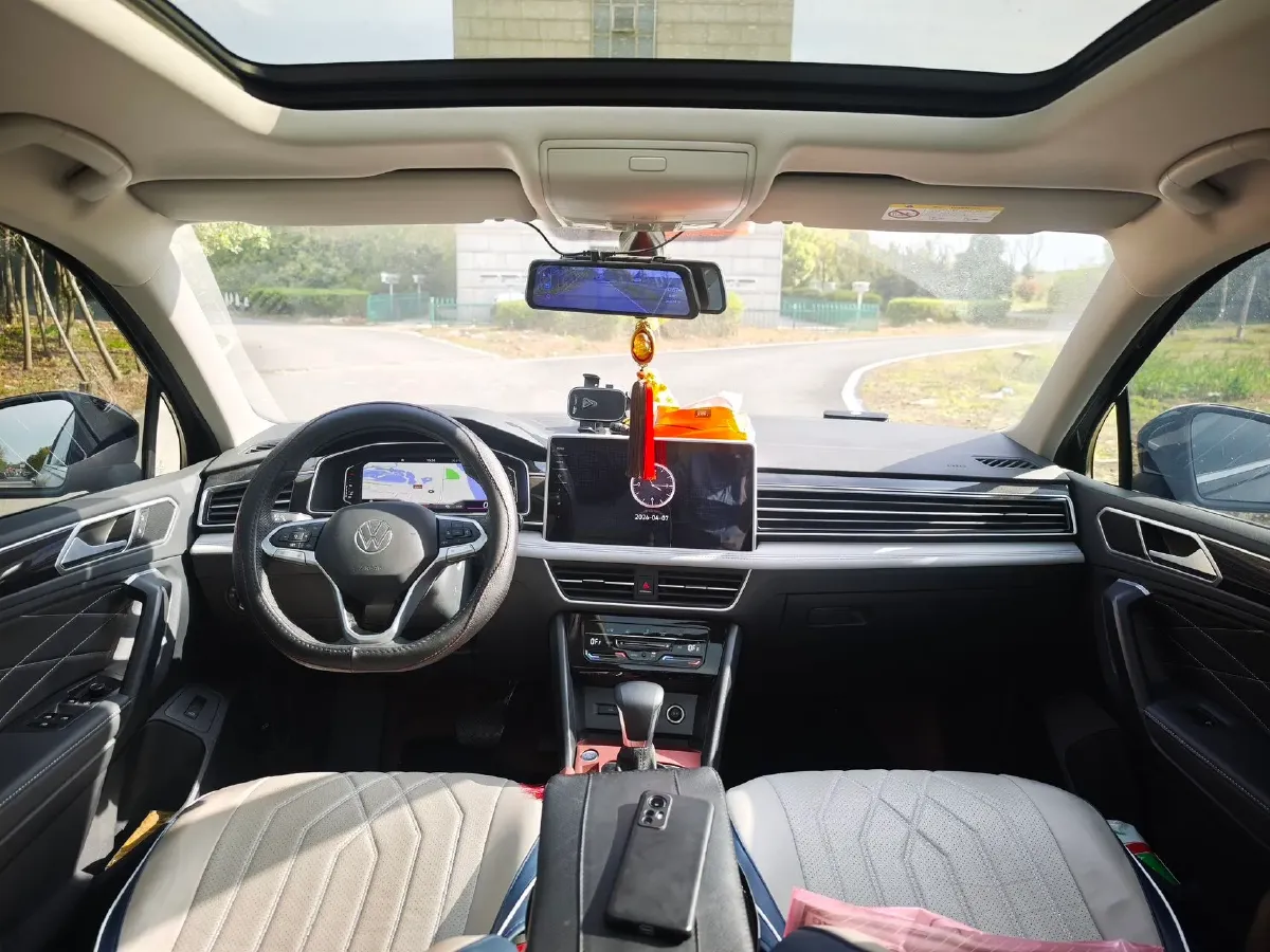 2023 Volkswagen Tiguan L 2.0T 186HP L4 7DCT,autocango,china used car exporter,china ev exporter,chinese used car exporter,chinese used ev exporter