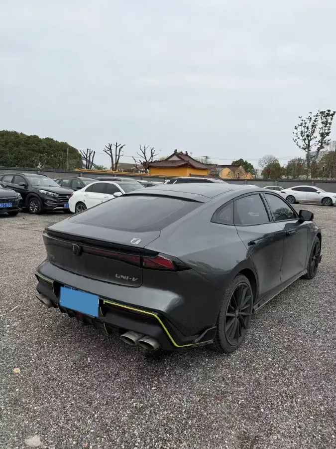 2022 ChangAn UNI-V 1.5T 188HP L4 7DCT,autocango,china used car exporter,china ev exporter,chinese used car exporter,chinese used ev exporter