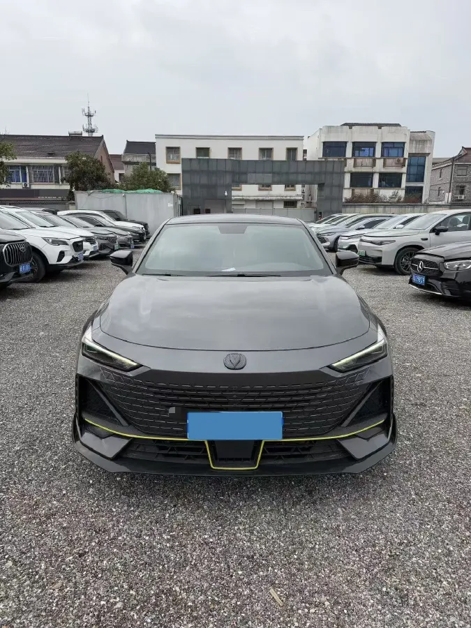 2022 ChangAn UNI-V 1.5T 188HP L4 7DCT,autocango,china used car exporter,china ev exporter,chinese used car exporter,chinese used ev exporter