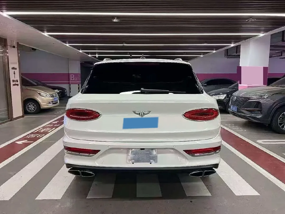 2022 Bentley Bentayga 4.0T 550HP V8 8AT,autocango,china used car exporter,china ev exporter,chinese used car exporter,chinese used ev exporter